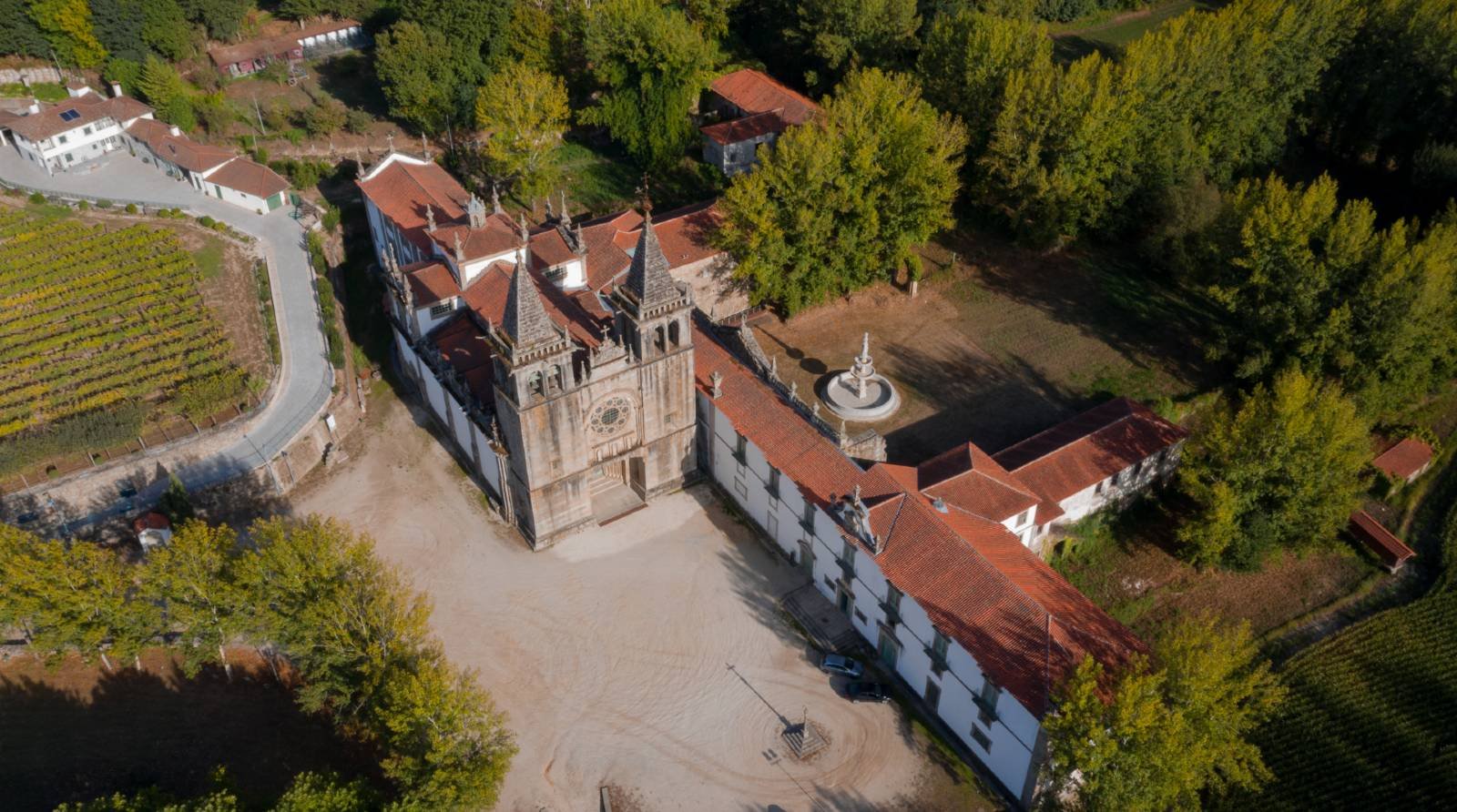 12.	Mosteiro de Santa Maria de Pombeiro