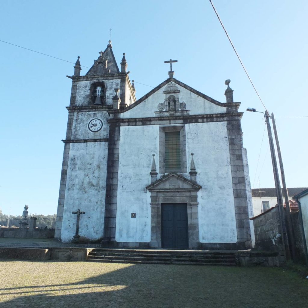 Igreja de S. Martinho de Caramos e Via Crucis