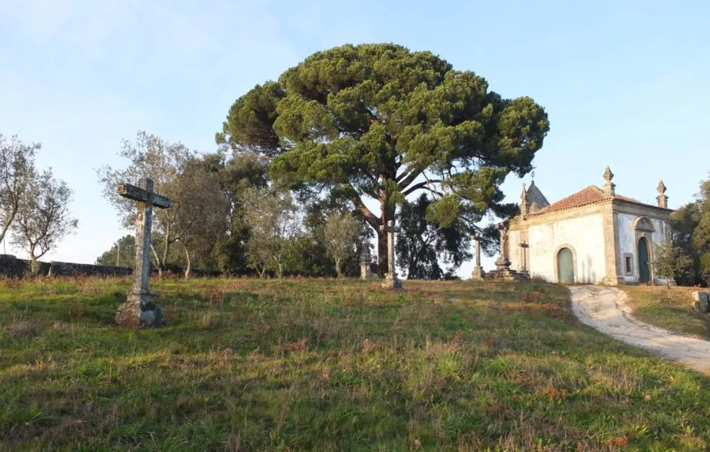 8.	Cruzeiro e Via Medieval da Piedade – Mosteiro de Caramos