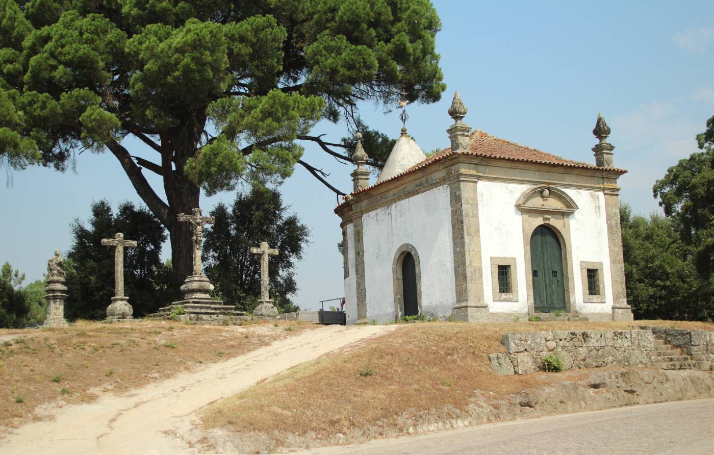 Calvário ou Via Sacra e Capela do Encontro de Caramos